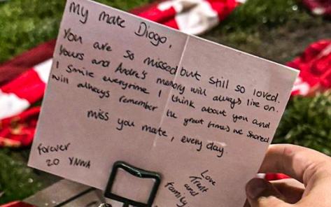 Real Madrid visitó el altar de Diogo Jota en Anfield y la carta de Alexander-Arnold: Te echo de menos compañero...