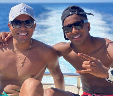 Yates, granjas y bicicletas: Las lujosas vacaciones de los futbolistas, Sergio Ramos con sorpresiva compañía