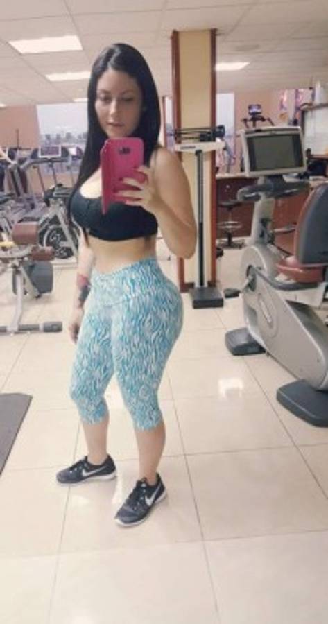 Ariana Herchi, la guapísima fan del Marathón, enciende las redes sociales con sus fotos