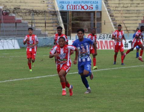 El juego entre VIctoria y Vida se disputó en el estadio Municipal Ceibeño debido a las lluvias en la zona atlántica.