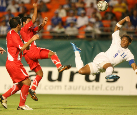 Honduras 1 vr Perú 2, en Miami el 18 de Noviembre 2009.
