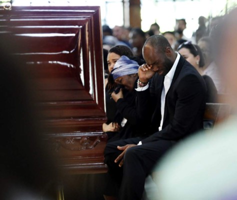 Así fue el sufrimiento de David Suazo y su familia en el último adiós a su padre