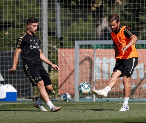 FOTOS: Nuevo integrante, una baja y la 'jugadita' de James en el entrenamiento del Real Madrid&nbsp;&nbsp;