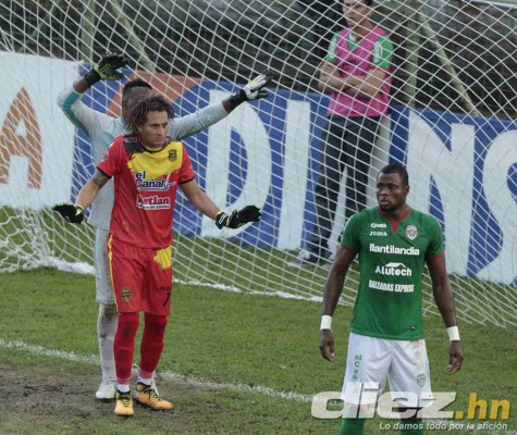 NO SE VIO: Aficionados terminan gaseados por la policía en el clásico sampedrano