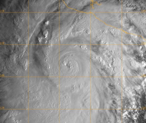FOTOS | Así recibe México la llegada del monstruoso huracán Patricia