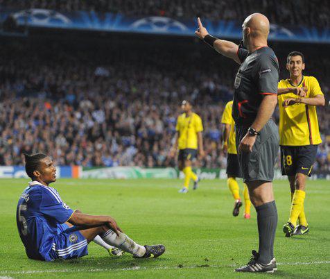 Rompe el silencio 13 años después: Las confesiones de Ovrebo el día que “ayudó” al Barcelona contra Chelsea: “Tuve que haber pitado un penalti”