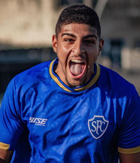 Hijo de Adriano firma su primer contrato en Europa: el club que lo fichó y el increíble parecido con su padre