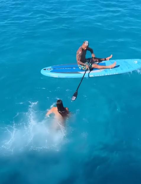 Sonia Isaza, la infartante novia de Arturo Vidal, deslumbra en sus vacaciones en un yate de lujo en España