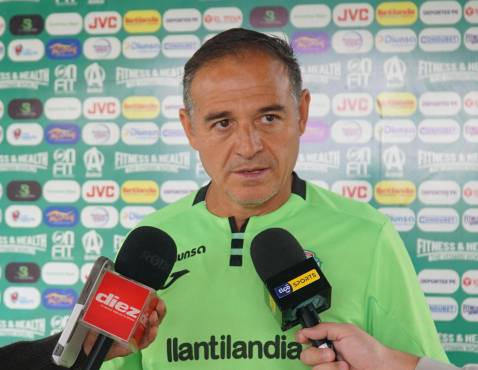 La Tota Medina sigue invicto como DT del Marathón.