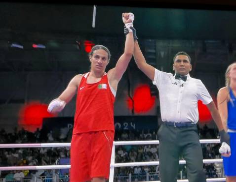 Se retiró llorando: ¿Cómo le fue a Imane Khelif, boxeadora argelina, en su nueva pelea tras la polémica en París 2024?