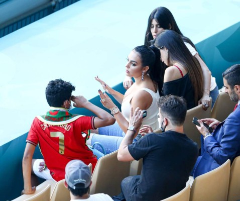 Bellezas: Georgina Rodríguez y sus amigas deslumbran en el estadio durante el Portugal-Bélgica