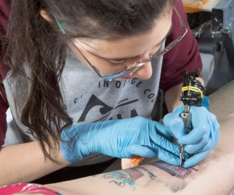 Increíble: Fanática de José Mourinho tiene 38 tatuajes de él y aumentó tras su fichaje por el Tottenham&nbsp;&nbsp;