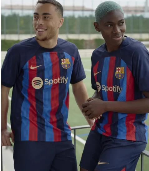 Así es la nueva equipación del FC Barcelona inspirada en los Juegos Olímpicos de 1992 y estrena nuevos logos