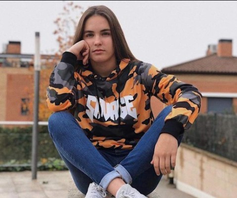 Así es Ari, la bella hermana de un crack del Barcelona que hizo su debut con el 'Barça femenino'