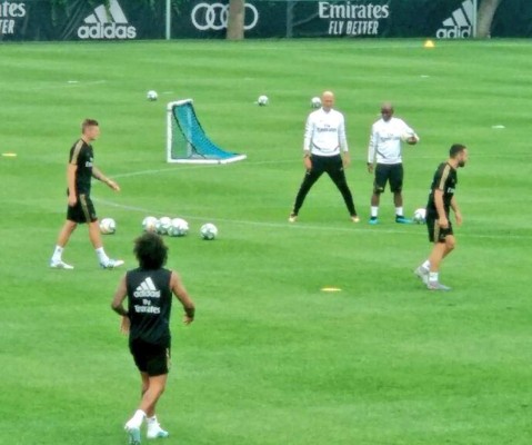 Así fue el regreso de Zidane a la pretemporada del Real Madrid tras la muerte de su hermano