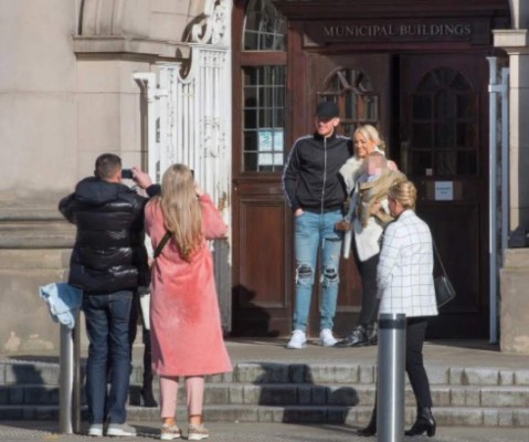 Con jeans rotos y gorra: La informalidad del portero de la selección de Inglaterra en su boda