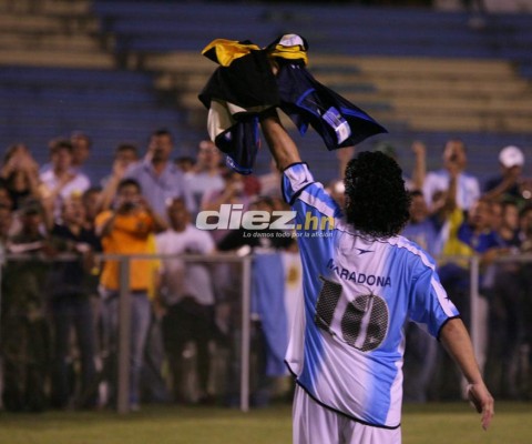 ¡Hotel y camisa de Motagua! El día que Diego Maradona visitó el Estadio Olímpico