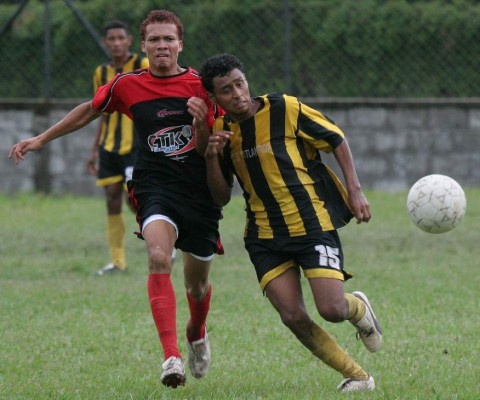 ¡Triste! Las imágenes de la corta carrera de Árnold Peralta en el fútbol