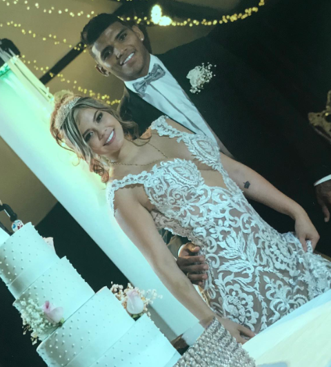 Le filtraron una foto íntima con su esposa y aclara la situación: “Hemos recibido intentos de extorsión”