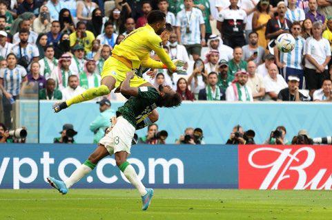¡Impactante momento! Confirman alcance de la lesión de Al Shahrani, jugador de Arabia Saudí tras vencer a Argentina