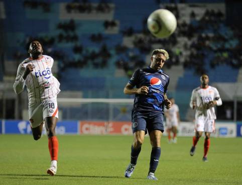 ¿Se molestó con Diego Vazquez? Auzmendi exterioriza el porqué su enfado cuando salió de cambio en el Motagua-Vida