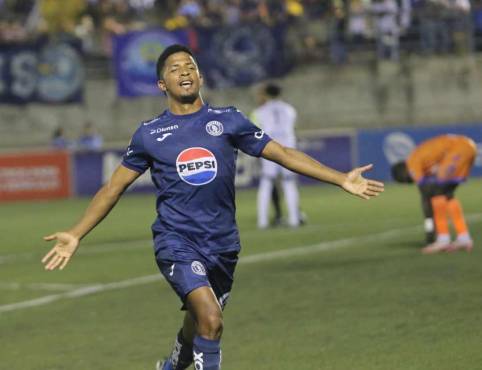 Jorge Serrano anotó el primer gol del partido. Foto: José Aníbal.