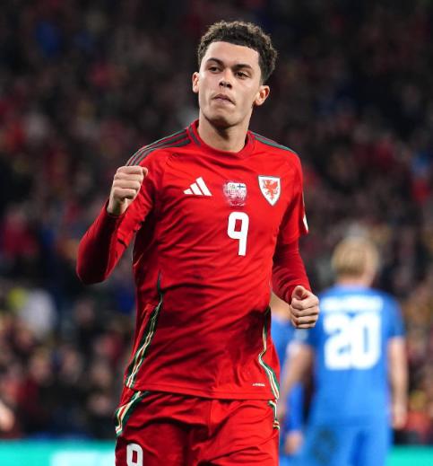 ¿Polémica relación? Lily Phillips habría conquistado el corazón de un jugador de la Premier League