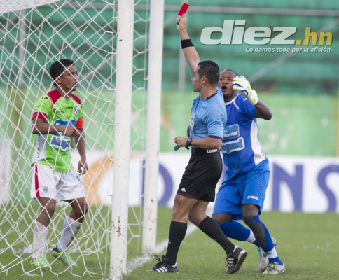 Los rostros de tristeza en Marathón tras derrota ante Olimpia