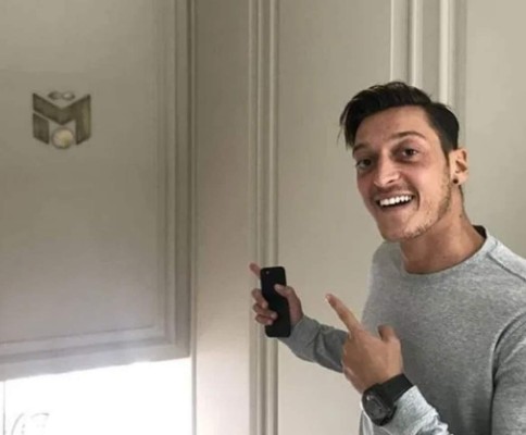 Los millonarios lujos que se da Mesut Özil en Inglaterra: Colección de autos y sala de juegos&nbsp;&nbsp;