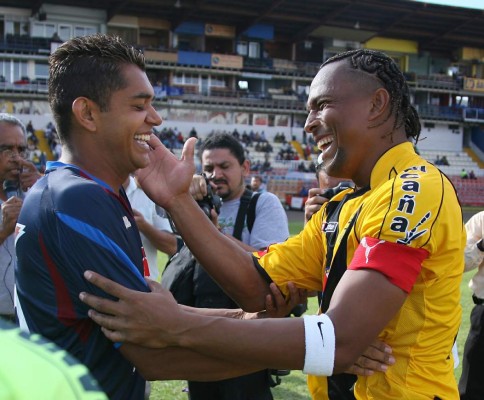 El ÀLBUM: La vida deportiva de Carlos Pavón