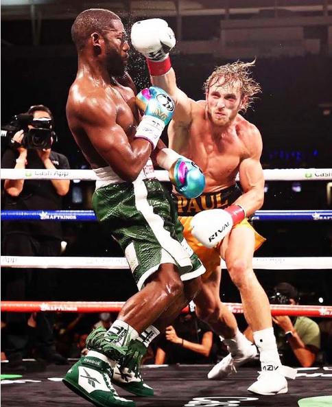 Afirman que Floyd Mayweather ha despilfarrado ya toda su fortuna: “Está en bancarrota y se gastó el dinero en chicas”