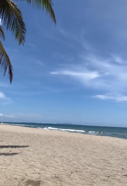 Ana Jurka, periodista deportiva hondureña, deslumbra en sus vacaciones en las playas de Tela