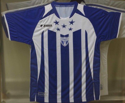FOTOS: Así ha sido la evolución de la camiseta de Honduras desde 1970