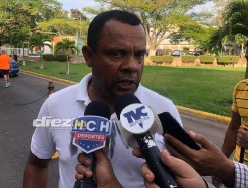 Raúl Cáceres mientras brindaba entrevista a los medios de comunicación. Foto: Ronal Aceituno