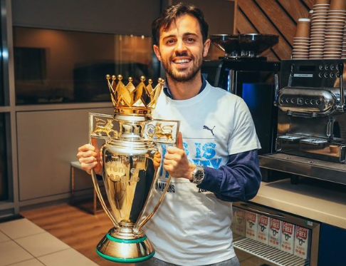 Xavi lo pone en el mercado: el gran sacrificado para fichar a Bernardo Silva en Barcelona