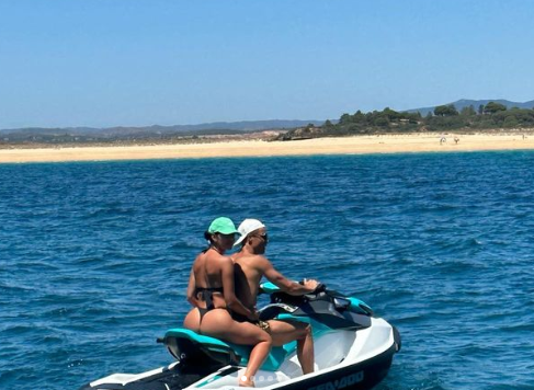 Georgina Rodríguez exhibe sus curvas en las vacaciones con Cristiano Ronaldo: “Los amantes de la playa”