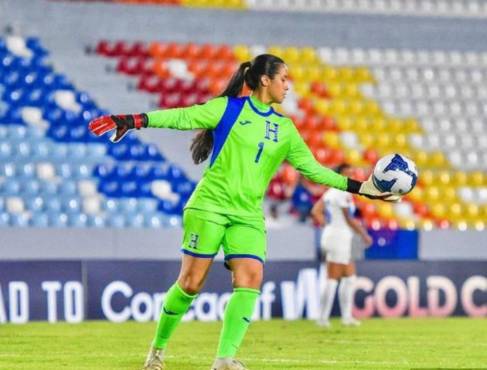 Maddeline Nieto alistará maletas para viajar de Honduras a Colombia.