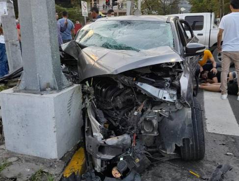 Amaya resultó con heridas leves, por lo que fue subido a una ambulancia para ser trasladado a un hospital y allí recibió el mortal ataque.