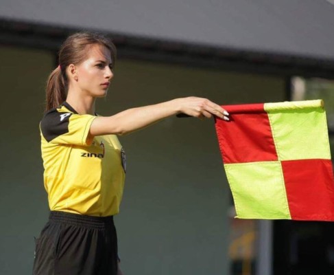 Conocé a Karolina Bojar, la sensual árbitro polaca que está incendiando todas las redes