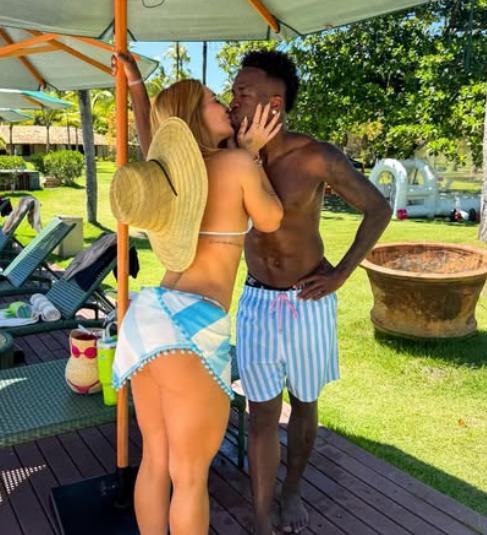 La novia de Vinicius sorprende besando a otro hombre en el cierre de su programa: así reaccionó el brasileño