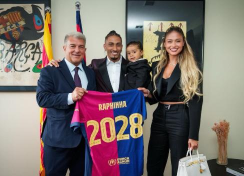 La 'humilde' cena de Raphinha con su esposa en sus días libres en Brasil: Esperaba algo romántico