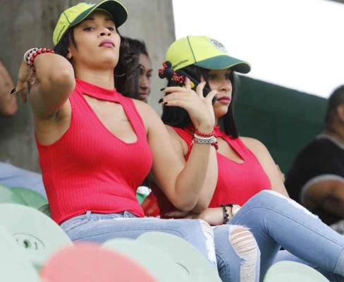 ¡MUÑECAS! Las chicas que embellecieron la previa del Marathón-Vida