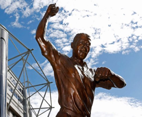 Las estatuas de deportistas y famosos más horribles en el mundo