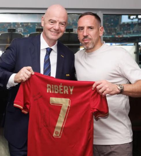 Una leyenda del Bayern Múnich aparece en los archivos de Epstein: Intentó golpearme y la policía...