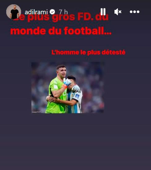 Adil Rami no escatimó en algún posible castigo y arremetió con todo contra el portero héroe de Argentina en la Copa del Mundo de Qatar 2022.