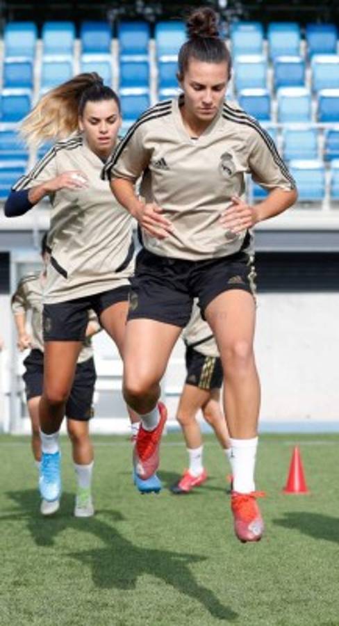 Belleza y ocho fichajes de golpe: Así fue el primer entrenamiento del Real Madrid femenino