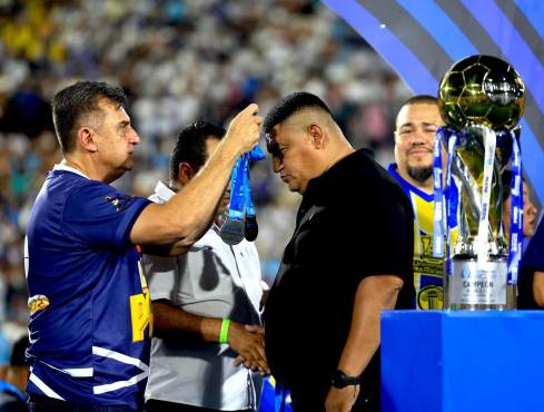 José Romero, DT del Municipal Limeño, se tuvo que conformar con la medalla de subcampeón.