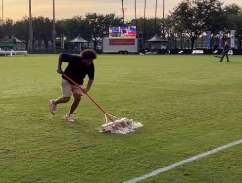 VIDEO: El tremendo gesto de Marcelo sacando agua para que su hijo pudiera jugar con el Real Madrid ¡No tuvo pena!