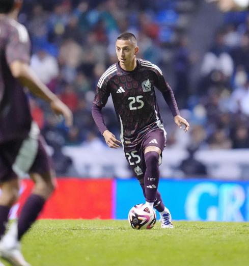 Modelo colombiana se le declara a una figura de México: “Me gustaría mucho conocerlo; por usted hago lo que sea”