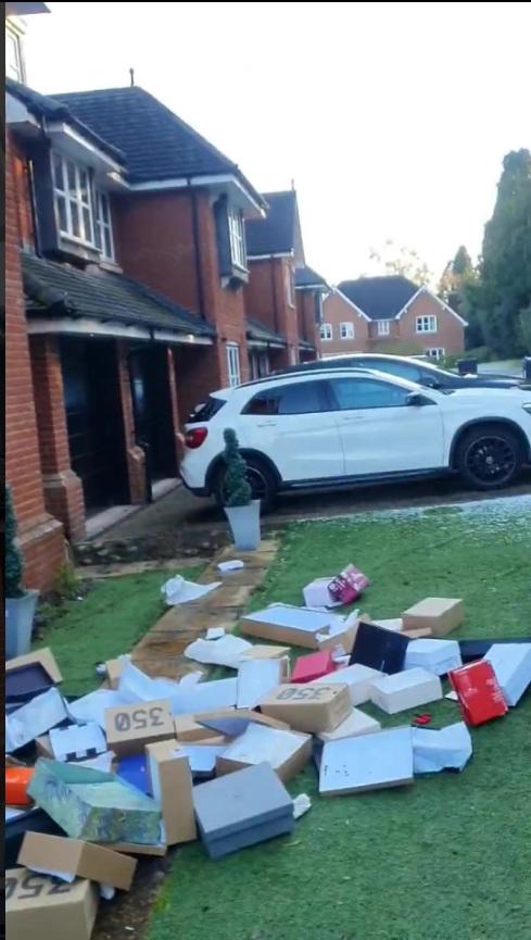Futbolista es engañado por su mujer y bota sus pertenencias a la calle: “Qué vergüenza. Ten un poco de respeto por ti”